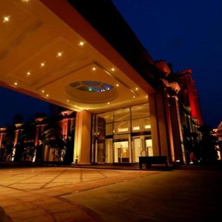 โกลเดน แกแล็กซี โฮเต็ล แอนด์ รีสอร์ต Hotel เดลี ภายนอก รูปภาพ